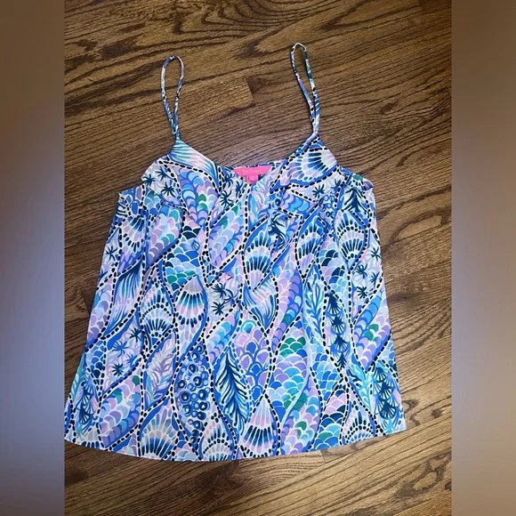 NWT Lilly Pulitzer Karmen Cami Top Coastal Blue Tails of the Sea. Size medium - Picture 2 of 4